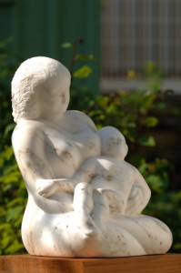 mère avec son enfant - sculpture de Dominique Rivaux