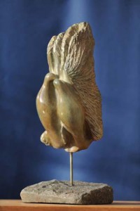 sculpture de Dominique Rivaux - colombes - baiser de paix