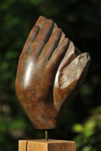 Main-Fleur en bronze de Dominique Rivaux