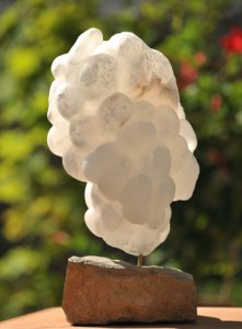 sculpture de raisin - grappe de raisin - vigne en albâtre du brésil - Dominique Rivaux