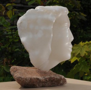 sculpture d'un visage en albâtre de saragosse