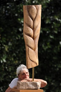 Sculpteur Dominique Rivaux avec sa sculpture Quand le blé
