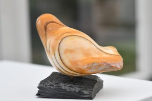 La sculpture d'un oiseau de Dominique Rivaux "Chante le Printemps" au Salon d'Automne 2024