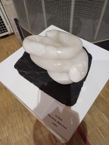 Sculpture de Dominique Rivaux "Au Soleil" - l'exposition dans la Halle des Blancs Manteaux à Paris 2024