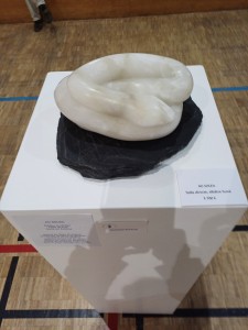 Sculpture de Dominique Rivaux "Au Soleil" - l'exposition dans la Halle des Blancs Manteaux à Paris 2024