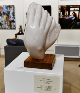Sculpture de Dominique Rivaux "MAIN-FLEUR" - 159e Salon de La Société Versaillaise des Artistes d'Ile-de-France
